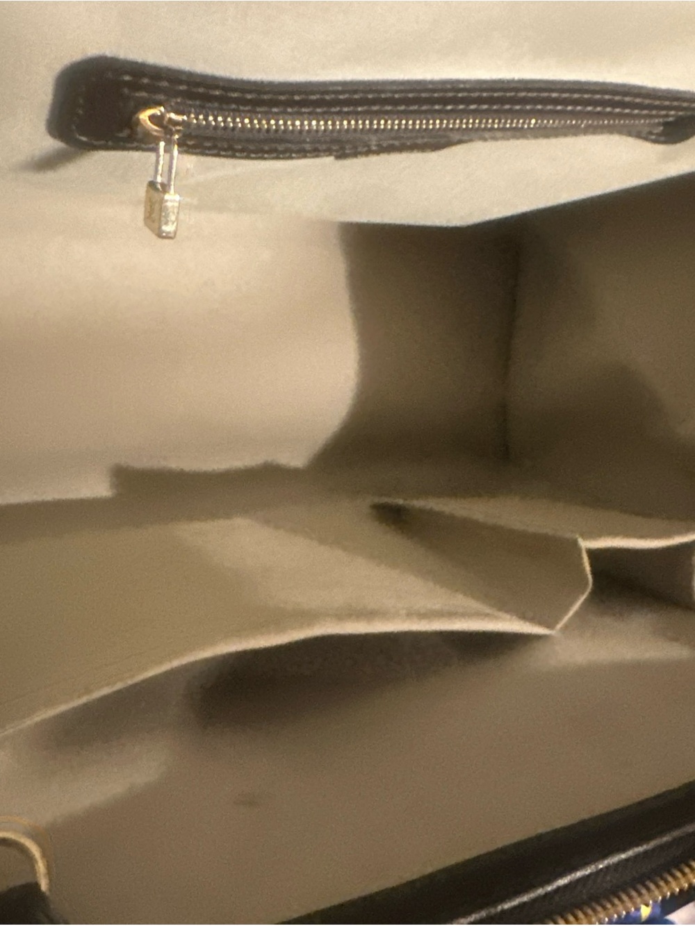 Louis Vuitton Beige Monogram Mini Lin
Josephine GM Boston bag EUC - Picture 7 of 16